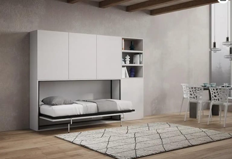 Lit escamotable horizontal dans un petit appartement