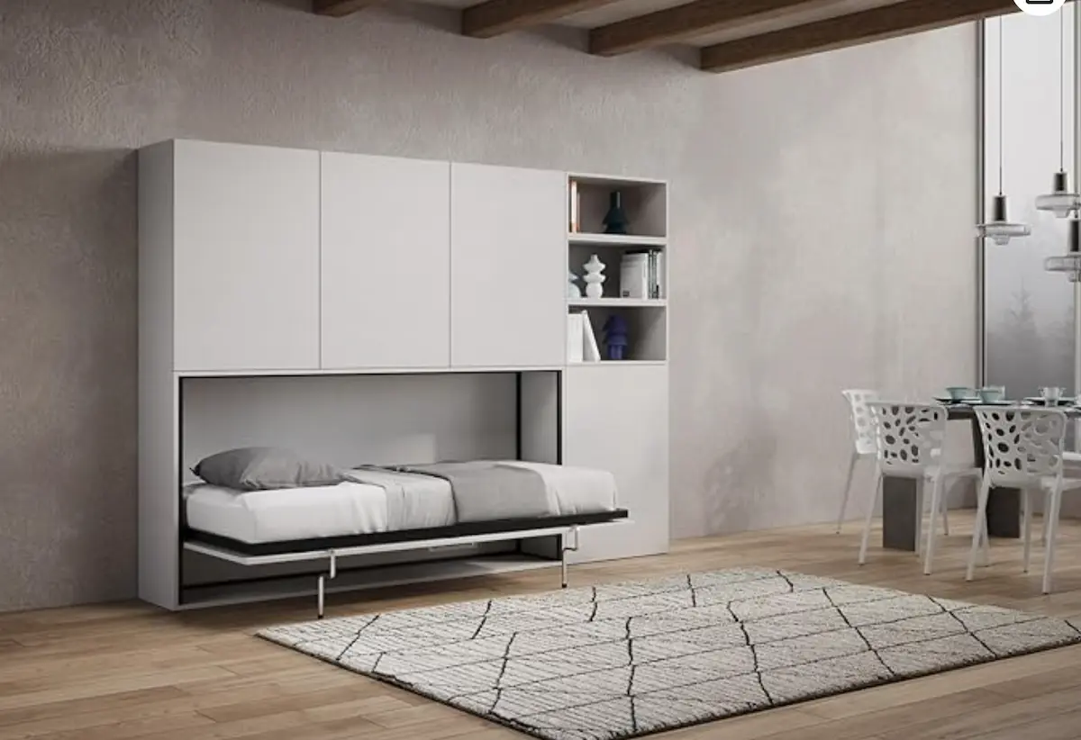 Lit escamotable horizontal dans un petit appartement